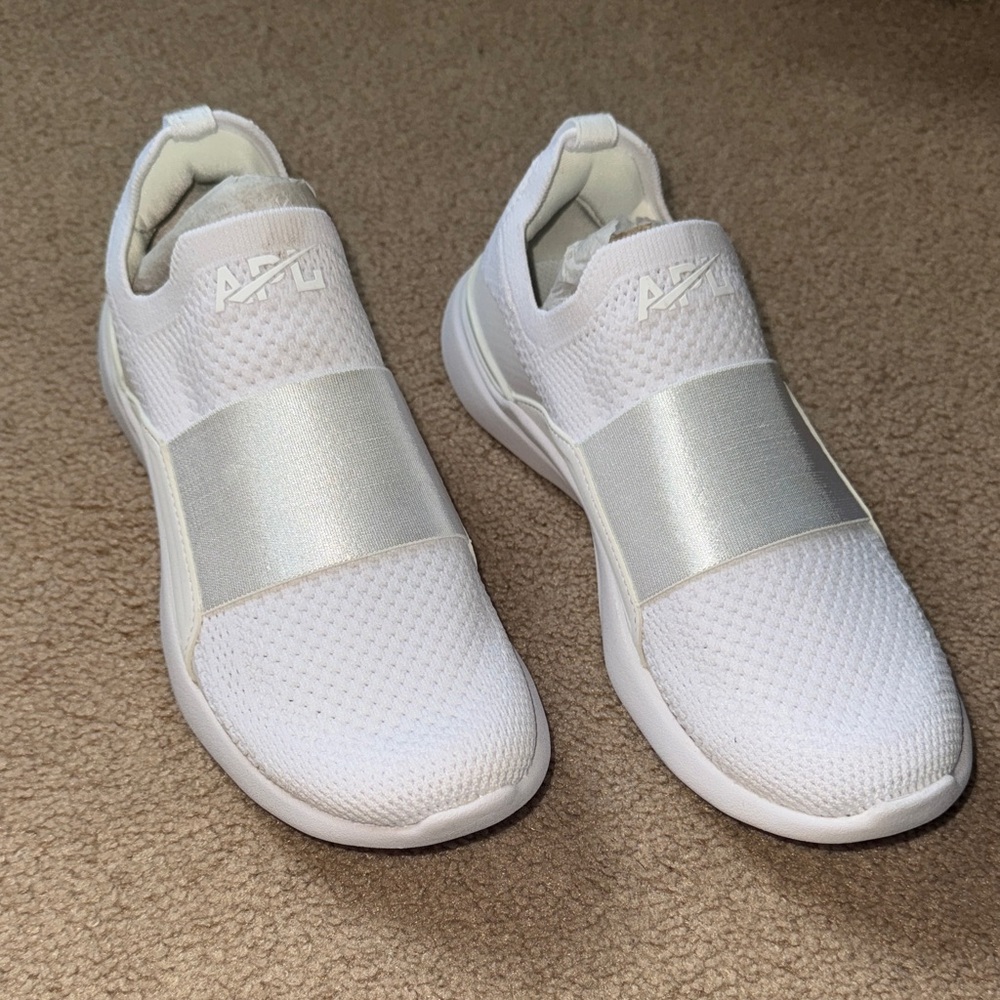 APL Techloom Bliss sneaker women’s size 5 white